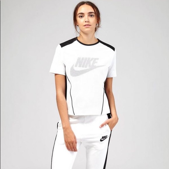 Nike Tops - Nike Perforated Graphic T-Shirt Large {C24}